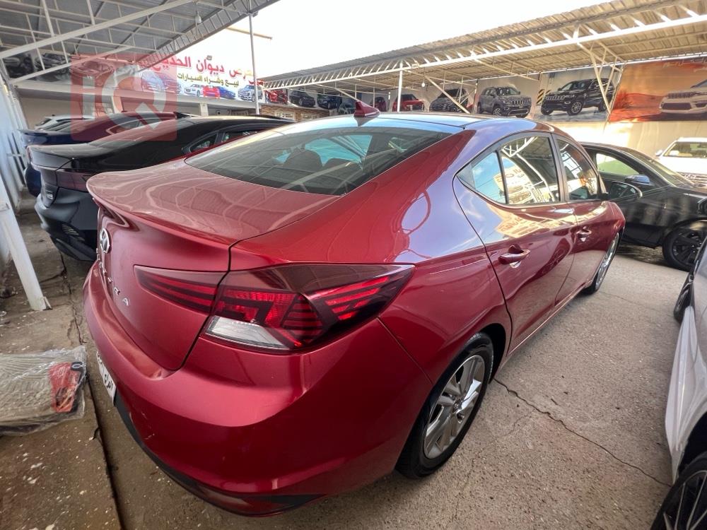 هیۆندای ئەلەنترا